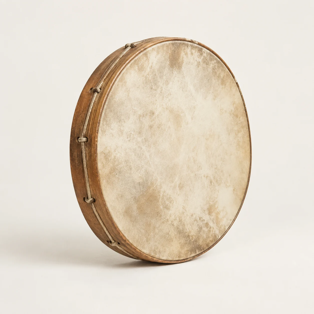Tambor de marco circular. Imagen ilustrativa generada por IA; materiales: madera y piel.