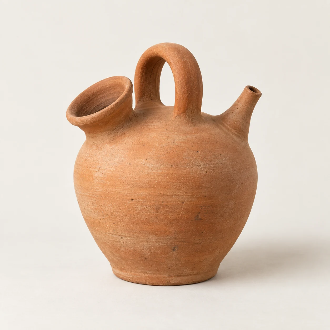 Botijo de dos bocas. Imagen ilustrativa generada por IA; materiales: arcilla porosa.