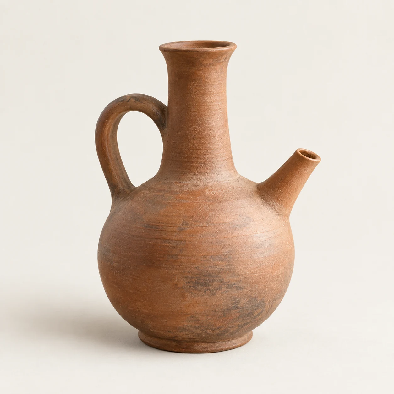 Cafetera de cuello estrecho. Imagen ilustrativa generada por IA; materiales: arcilla.